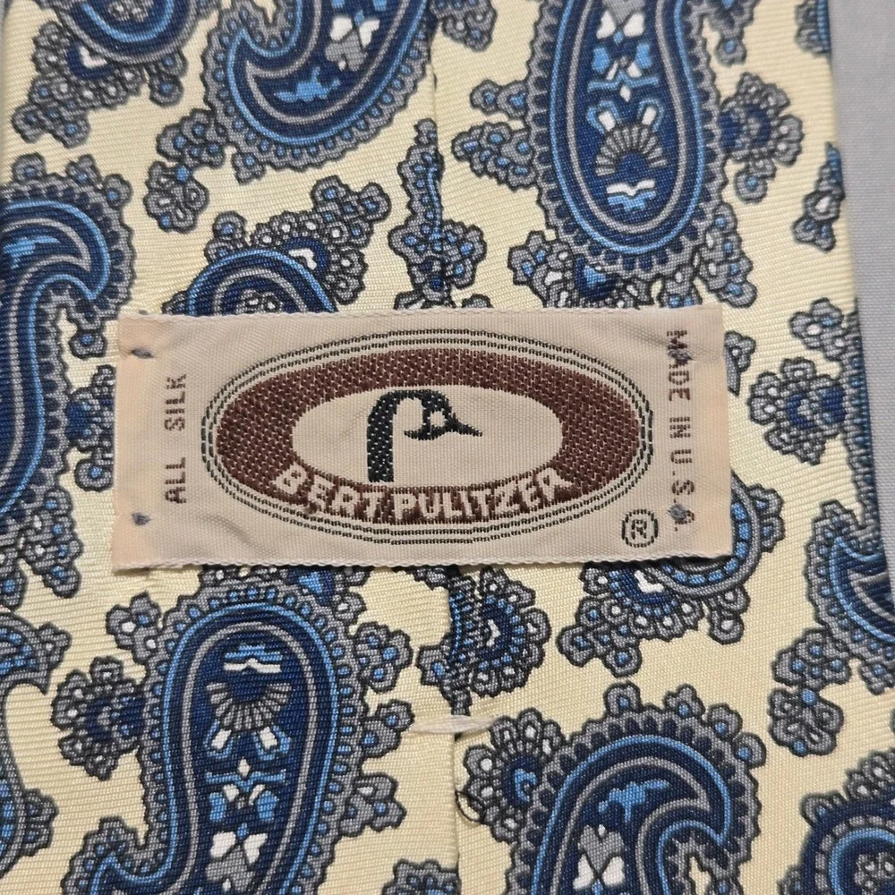 Bert Pulitzer Paisley 100% Silk Necktie Cream Blue 3.5x60 USA